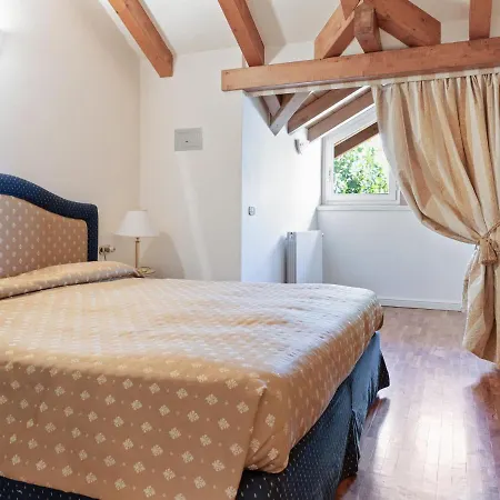 Tatil Evi Located On The Shores Of Lake Maggiore Meina