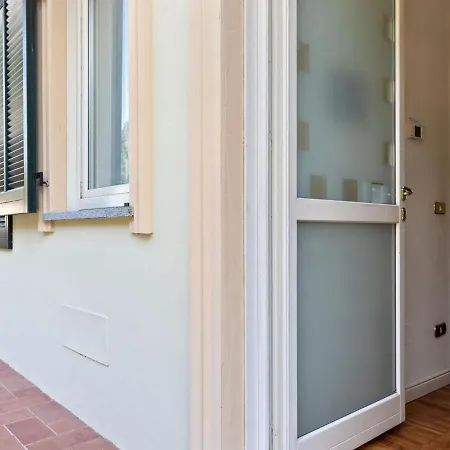 Tatil Evi Located On The Shores Of Lake Maggiore