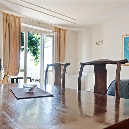Casa vacanze Located On The Shores Of Lake Maggiore Meina