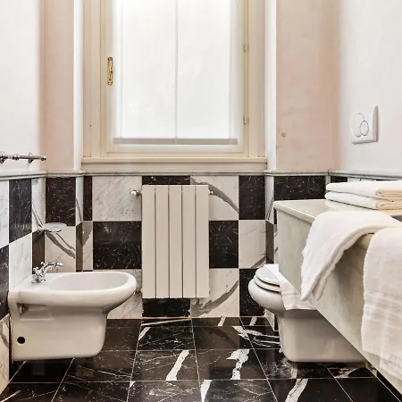 Located On The Shores Of Lake Maggiore Vakantiehuis