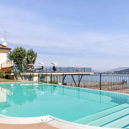 Located On The Shores Of Lake Maggiore Vakantiehuis *