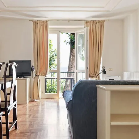 Vakantiehuis Located On The Shores Of Lake Maggiore Meina