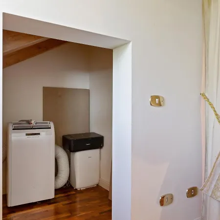 Located On The Shores Of Lake Maggiore Vakantiehuis Meina